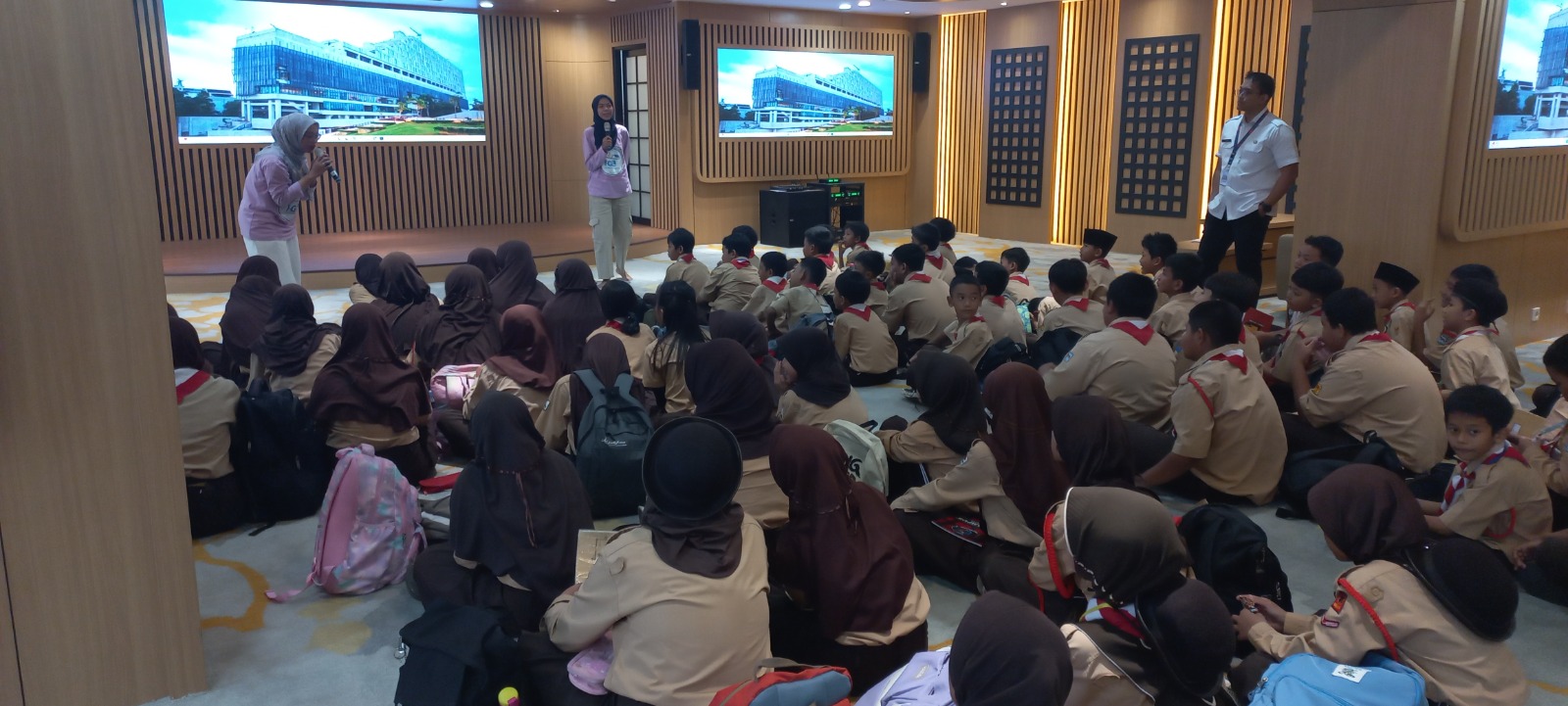 Wisata Literasi : Storytelling Bersama SDN Pondok Bambu 15 Jakarta